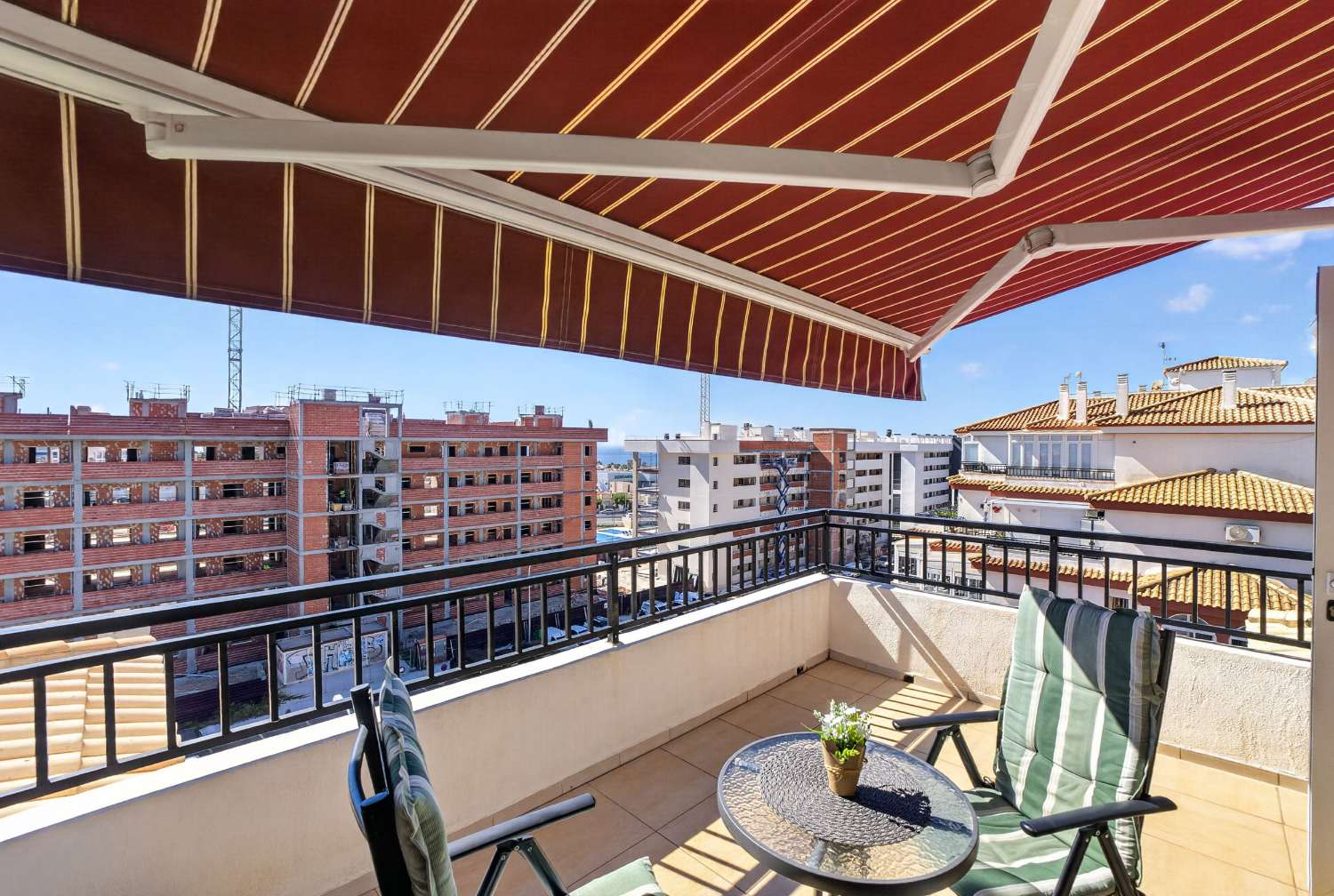 3-VÆRELSES PENTHOUSE MED STORE TERRASSER, POOL OG GRØNNE OMRÅDER I AGUAS NUEVAS