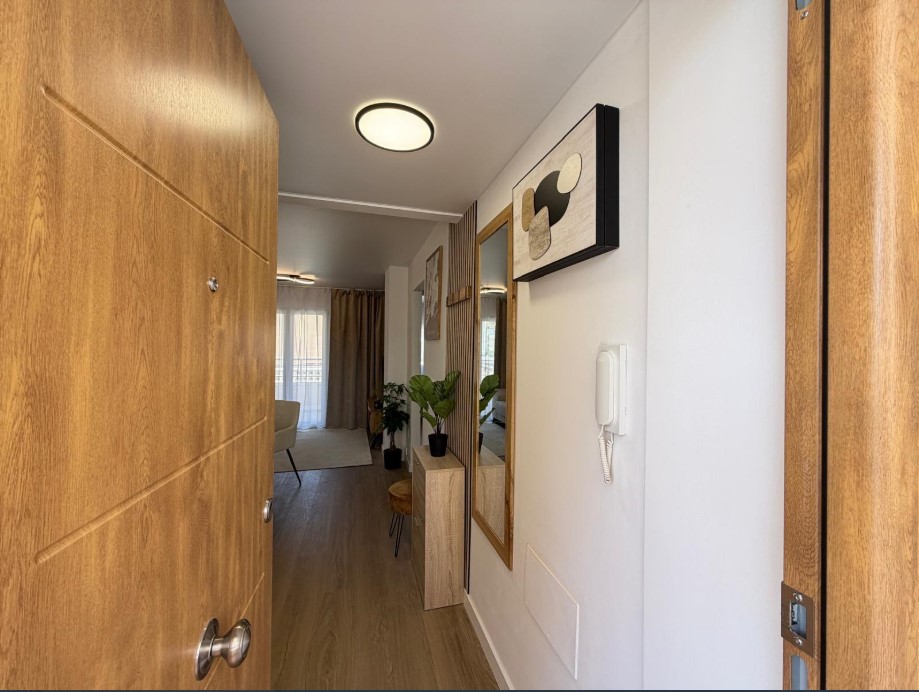 APARTAMENTO TOTALMENTE REFORMADO CON PISCINA COMUNITARIA Y TERRAZA EN NUEVA TORREVIEJA