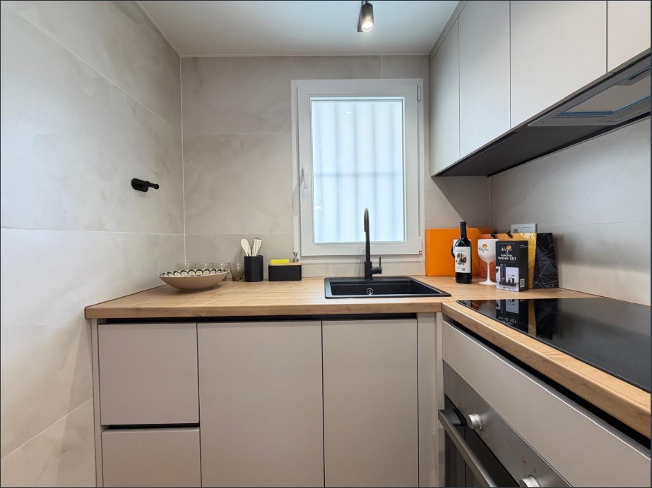 APARTAMENTO TOTALMENTE REFORMADO CON PISCINA COMUNITARIA Y TERRAZA EN NUEVA TORREVIEJA