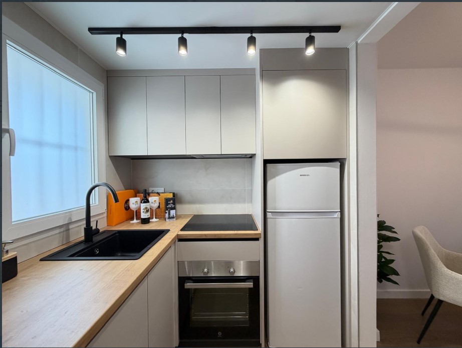 APARTAMENTO TOTALMENTE REFORMADO CON PISCINA COMUNITARIA Y TERRAZA EN NUEVA TORREVIEJA