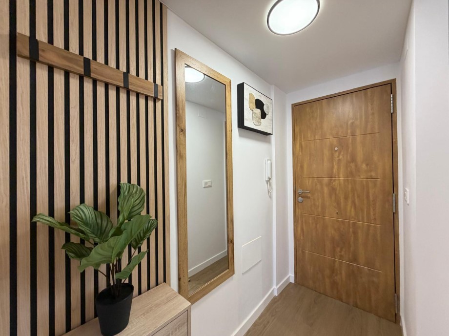 APARTAMENTO TOTALMENTE REFORMADO CON PISCINA COMUNITARIA Y TERRAZA EN NUEVA TORREVIEJA