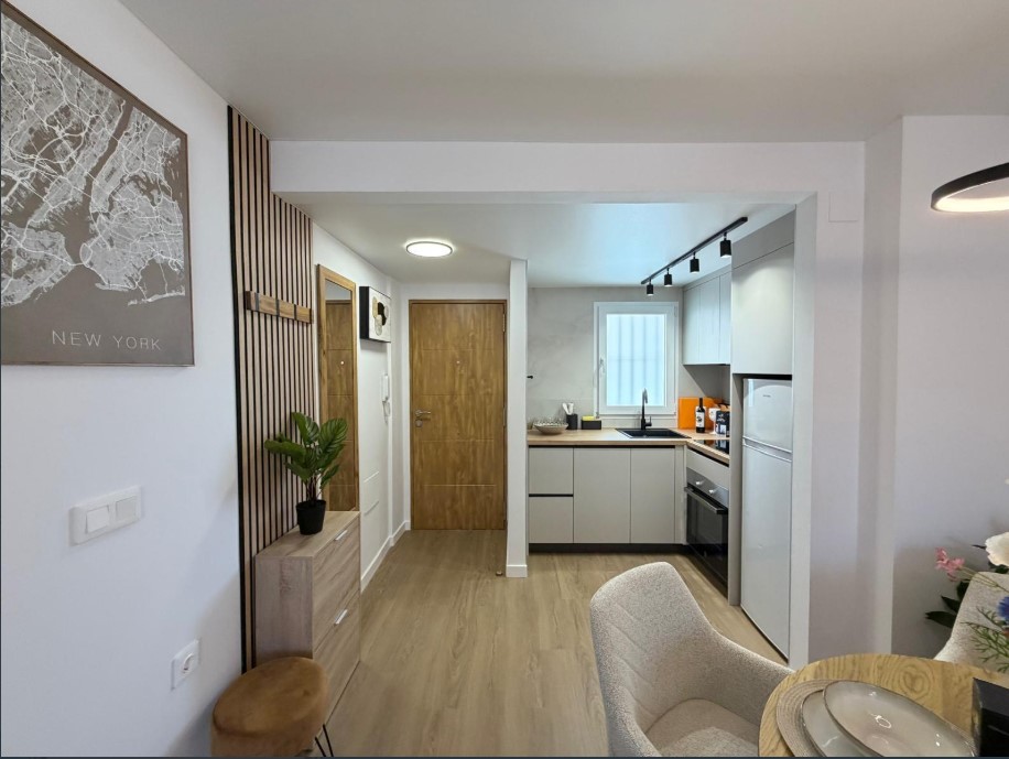 APARTAMENTO TOTALMENTE REFORMADO CON PISCINA COMUNITARIA Y TERRAZA EN NUEVA TORREVIEJA