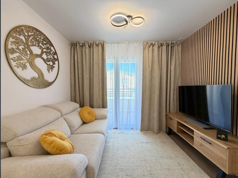APARTAMENTO TOTALMENTE REFORMADO CON PISCINA COMUNITARIA Y TERRAZA EN NUEVA TORREVIEJA