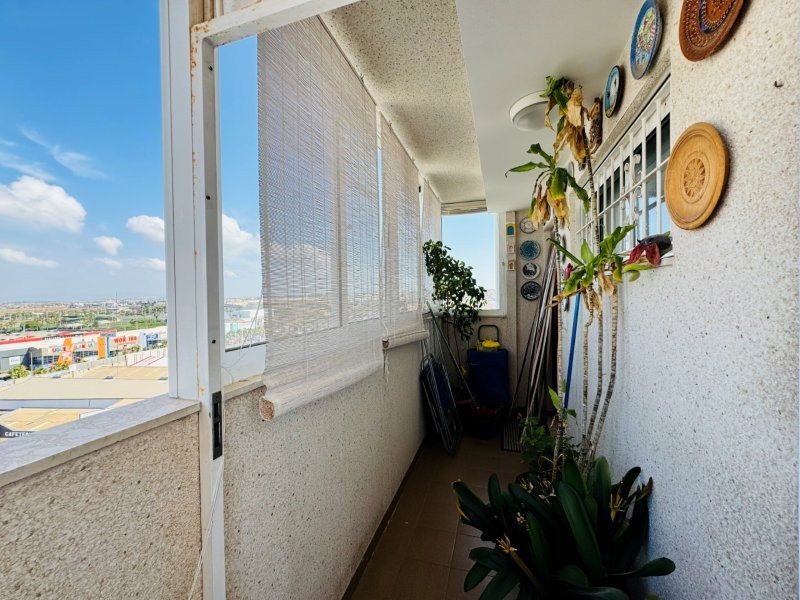APARTAMENTO IMPECABLE CON VISTAS AL MAR, GARAJE Y DOS PISCINAS EN URBANIZACIÓN PRIVADA