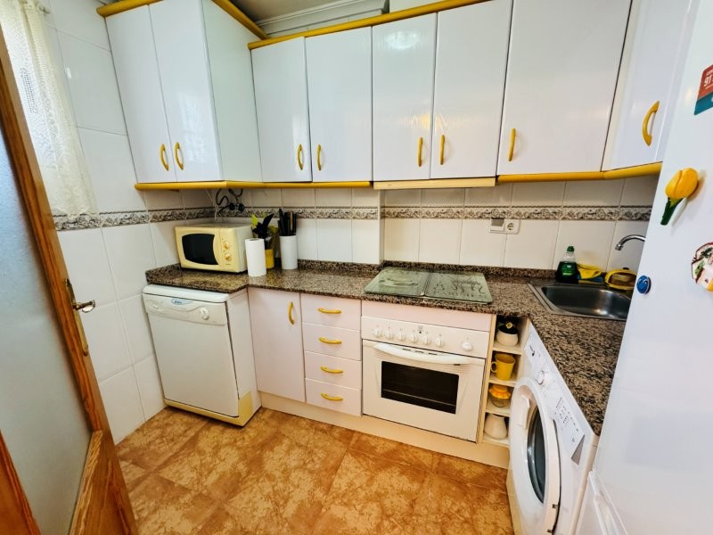 APARTAMENTO IMPECABLE CON VISTAS AL MAR, GARAJE Y DOS PISCINAS EN URBANIZACIÓN PRIVADA