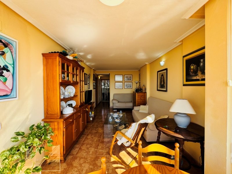 APARTAMENTO IMPECABLE CON VISTAS AL MAR, GARAJE Y DOS PISCINAS EN URBANIZACIÓN PRIVADA