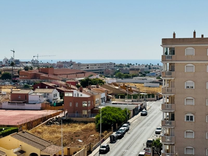 APARTAMENTO IMPECABLE CON VISTAS AL MAR, GARAJE Y DOS PISCINAS EN URBANIZACIÓN PRIVADA