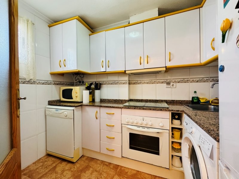 APARTAMENTO IMPECABLE CON VISTAS AL MAR, GARAJE Y DOS PISCINAS EN URBANIZACIÓN PRIVADA