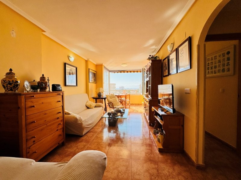 APARTAMENTO IMPECABLE CON VISTAS AL MAR, GARAJE Y DOS PISCINAS EN URBANIZACIÓN PRIVADA