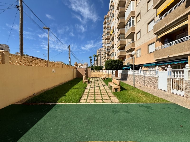APARTAMENTO IMPECABLE CON VISTAS AL MAR, GARAJE Y DOS PISCINAS EN URBANIZACIÓN PRIVADA