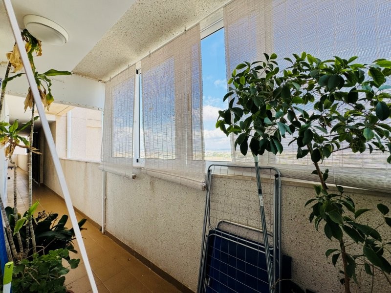 APARTAMENTO IMPECABLE CON VISTAS AL MAR, GARAJE Y DOS PISCINAS EN URBANIZACIÓN PRIVADA