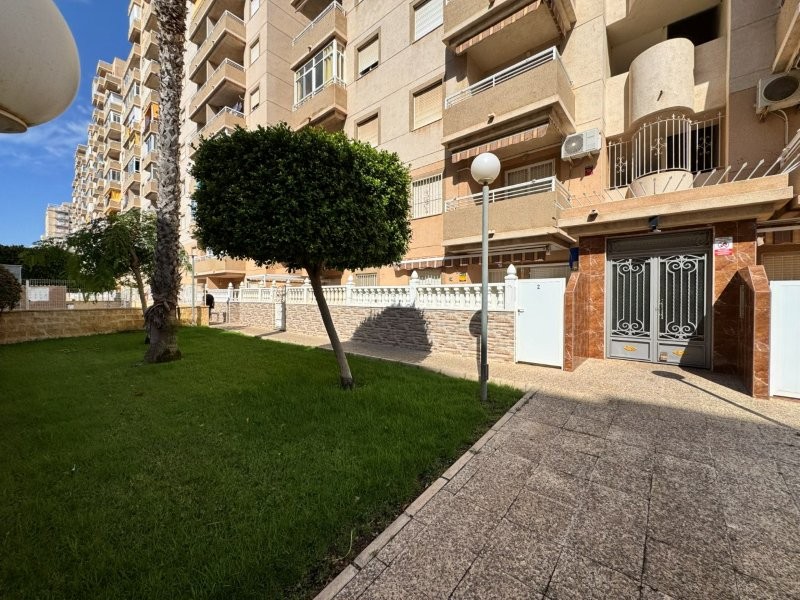 APARTAMENTO IMPECABLE CON VISTAS AL MAR, GARAJE Y DOS PISCINAS EN URBANIZACIÓN PRIVADA