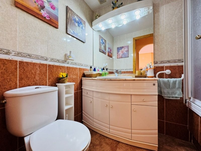 APARTAMENTO IMPECABLE CON VISTAS AL MAR, GARAJE Y DOS PISCINAS EN URBANIZACIÓN PRIVADA