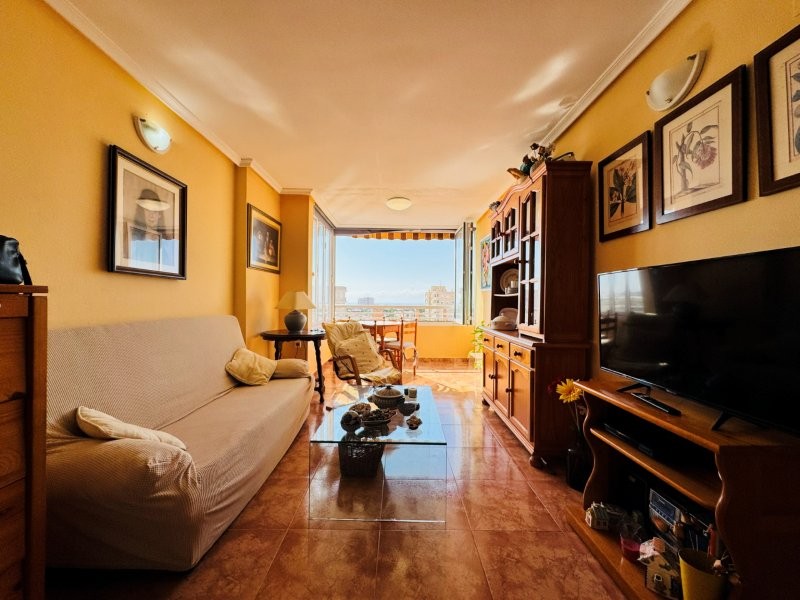 APARTAMENTO IMPECABLE CON VISTAS AL MAR, GARAJE Y DOS PISCINAS EN URBANIZACIÓN PRIVADA