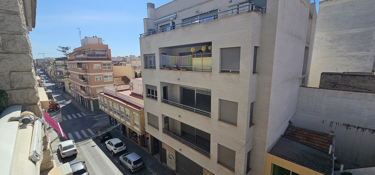 APARTAMENTO CÉNTRICO ORIENTACIÓN SUR CON TERRAZA EN PLENO CORAZÓN DE LA CIUDAD