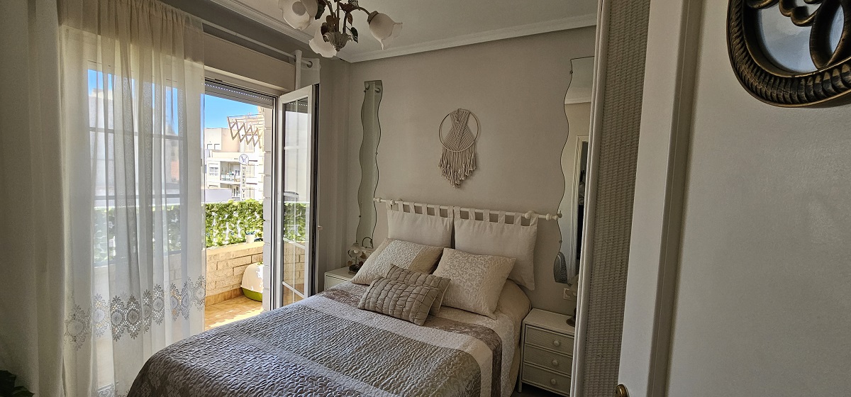 APARTAMENTO CÉNTRICO ORIENTACIÓN SUR CON TERRAZA EN PLENO CORAZÓN DE LA CIUDAD
