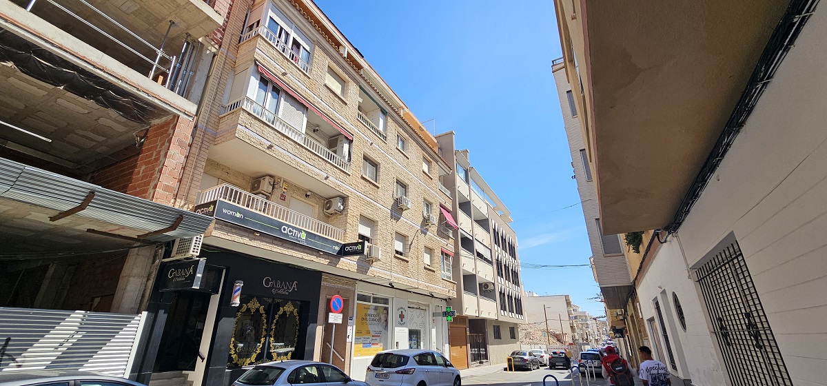 APARTAMENTO CÉNTRICO ORIENTACIÓN SUR CON TERRAZA EN PLENO CORAZÓN DE LA CIUDAD