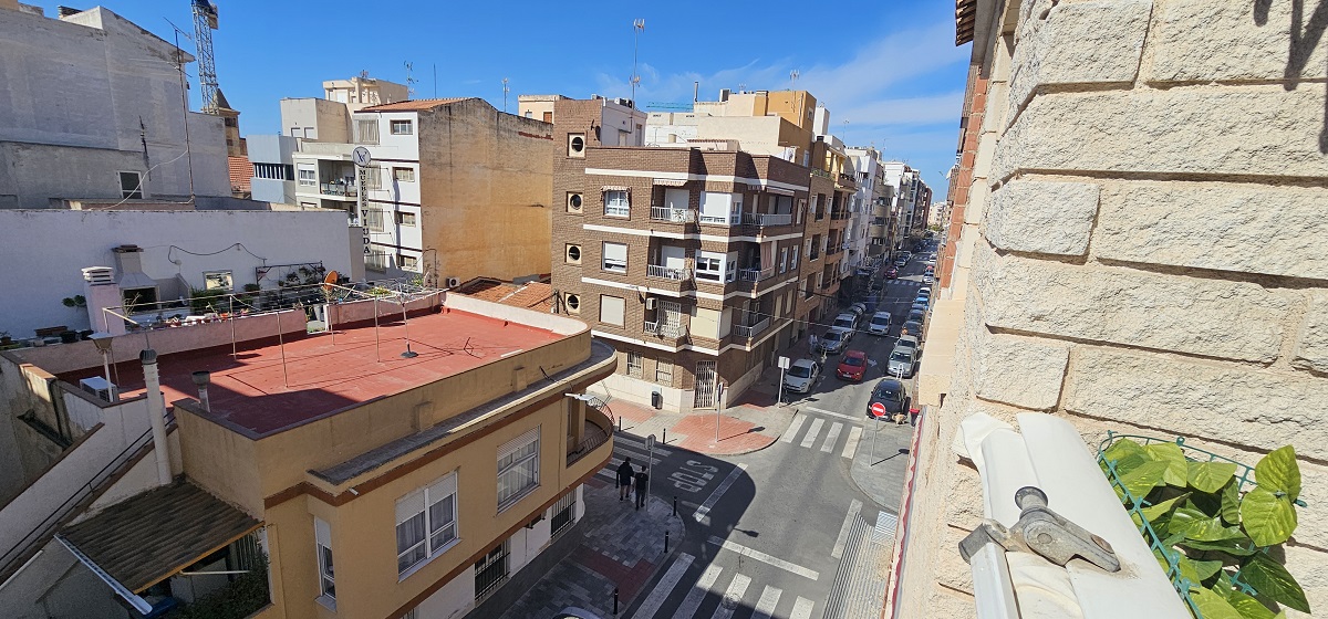 APARTAMENTO CÉNTRICO ORIENTACIÓN SUR CON TERRAZA EN PLENO CORAZÓN DE LA CIUDAD
