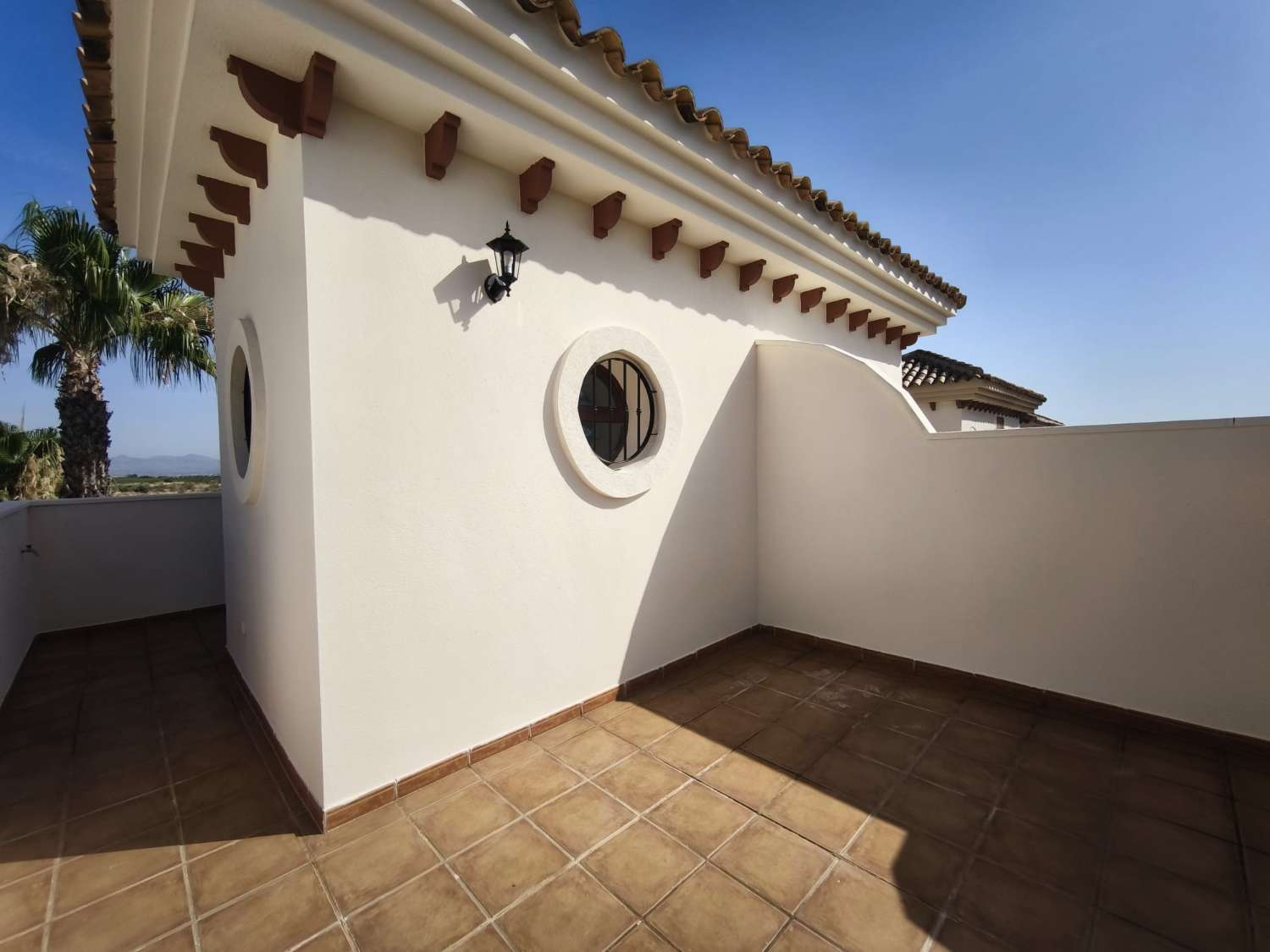 ESPECTACULAR BUNGALOW ADOSADO CON SOLÁRIUM, JARDÍN Y PISCINA EN LA FINCA GOLF RESORT