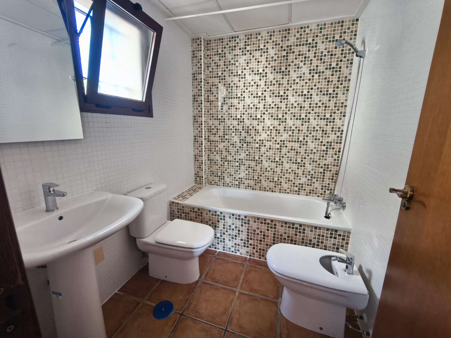 ESPECTACULAR BUNGALOW ADOSADO CON SOLÁRIUM, JARDÍN Y PISCINA EN LA FINCA GOLF RESORT