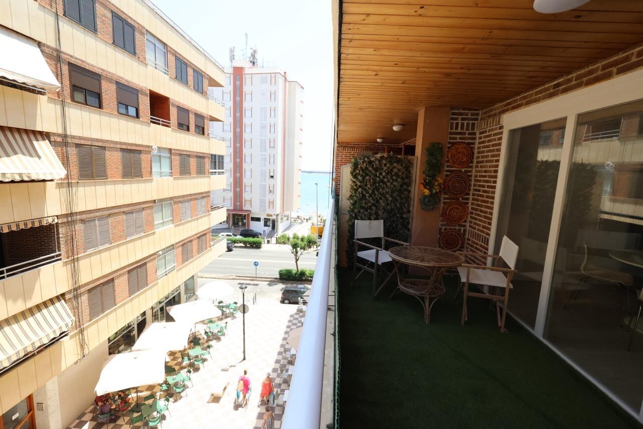 APARTAMENTO REFORMADO A ESTRENAR CON TERRAZA Y VISTAS AL MAR JUNTO A PLAYA DE LOS NÁUFRAGOS