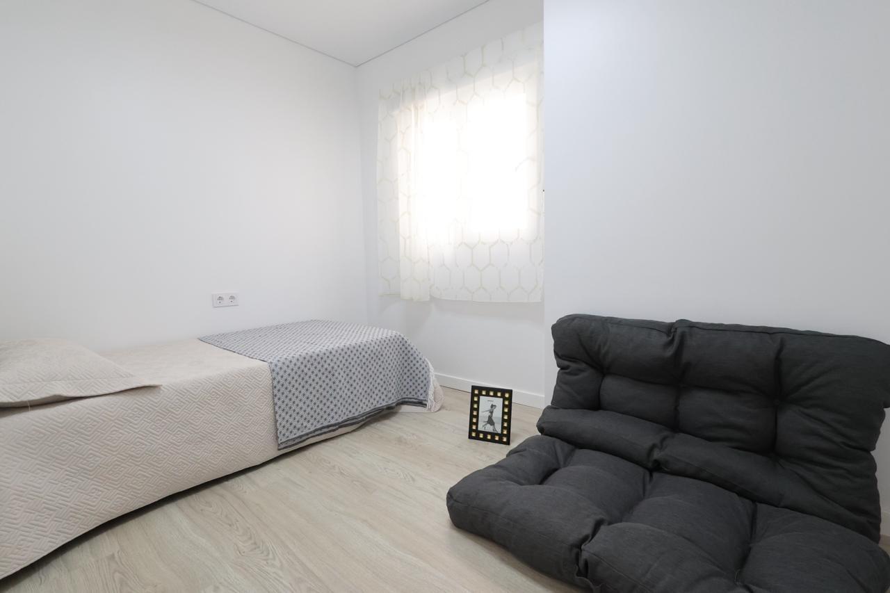 APARTAMENTO REFORMADO A ESTRENAR CON TERRAZA Y VISTAS AL MAR JUNTO A PLAYA DE LOS NÁUFRAGOS