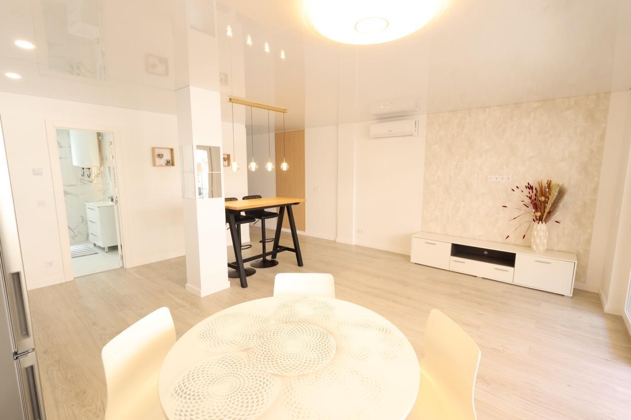 APARTAMENTO REFORMADO A ESTRENAR CON TERRAZA Y VISTAS AL MAR JUNTO A PLAYA DE LOS NÁUFRAGOS