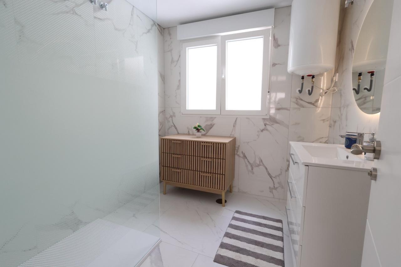 APARTAMENTO REFORMADO A ESTRENAR CON TERRAZA Y VISTAS AL MAR JUNTO A PLAYA DE LOS NÁUFRAGOS