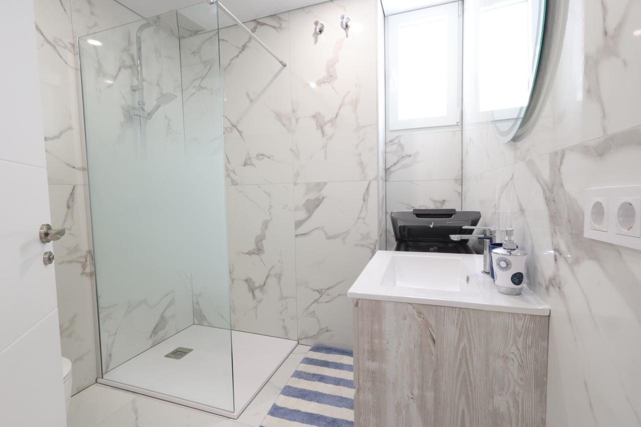APARTAMENTO REFORMADO A ESTRENAR CON TERRAZA Y VISTAS AL MAR JUNTO A PLAYA DE LOS NÁUFRAGOS