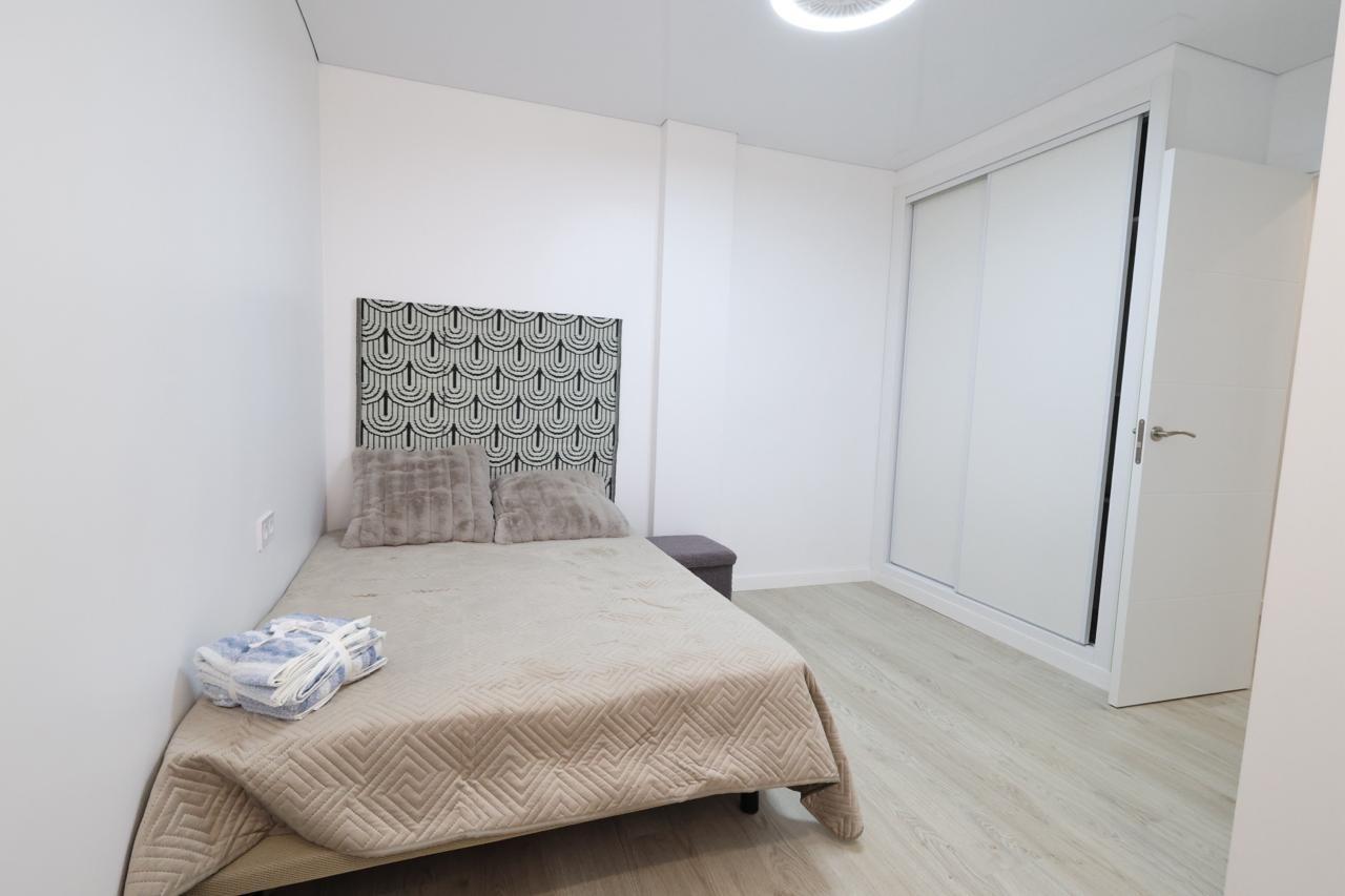 APARTAMENTO REFORMADO A ESTRENAR CON TERRAZA Y VISTAS AL MAR JUNTO A PLAYA DE LOS NÁUFRAGOS