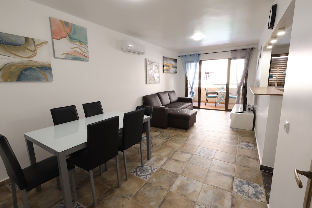 AMPLIO APARTAMENTO DE 3 DORMITORIOS Y 3 BAÑOS CON TRES TERRAZAS Y PISCINA COMUNITARIA