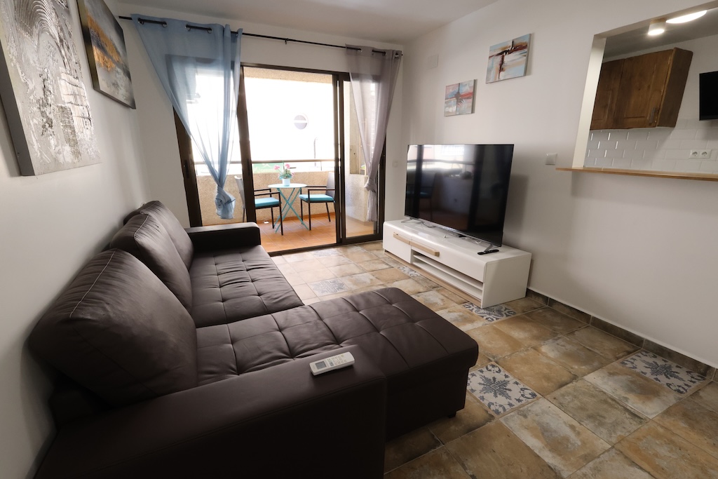 AMPLIO APARTAMENTO DE 3 DORMITORIOS Y 3 BAÑOS CON TRES TERRAZAS Y PISCINA COMUNITARIA