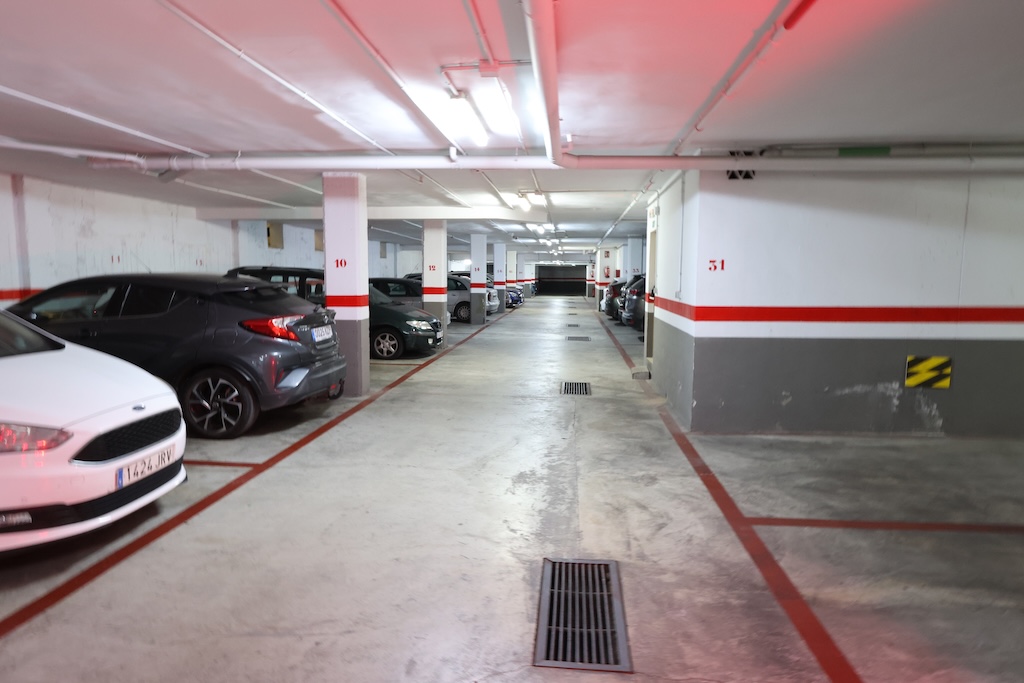 AMPLIO APARTAMENTO DE 3 DORMITORIOS Y 3 BAÑOS CON TRES TERRAZAS Y PISCINA COMUNITARIA