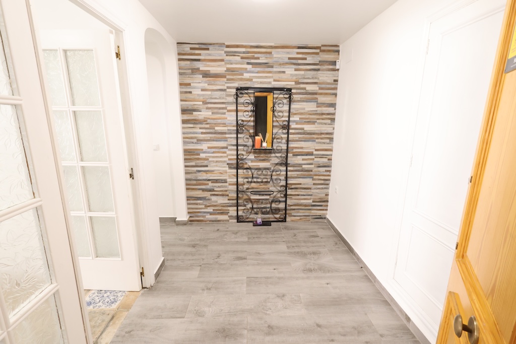 AMPLIO APARTAMENTO DE 3 DORMITORIOS Y 3 BAÑOS CON TRES TERRAZAS Y PISCINA COMUNITARIA