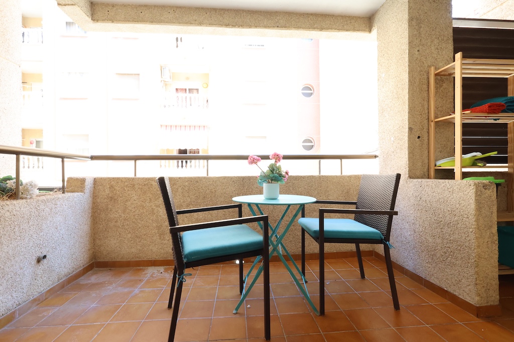 AMPLIO APARTAMENTO DE 3 DORMITORIOS Y 3 BAÑOS CON TRES TERRAZAS Y PISCINA COMUNITARIA