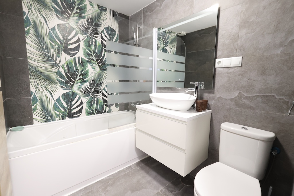 AMPLIO APARTAMENTO DE 3 DORMITORIOS Y 3 BAÑOS CON TRES TERRAZAS Y PISCINA COMUNITARIA