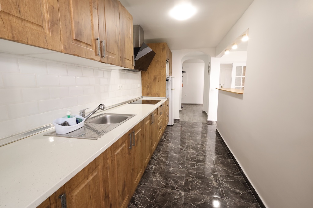 AMPLIO APARTAMENTO DE 3 DORMITORIOS Y 3 BAÑOS CON TRES TERRAZAS Y PISCINA COMUNITARIA