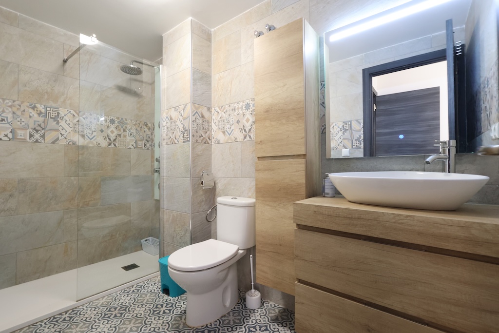 AMPLIO APARTAMENTO DE 3 DORMITORIOS Y 3 BAÑOS CON TRES TERRAZAS Y PISCINA COMUNITARIA