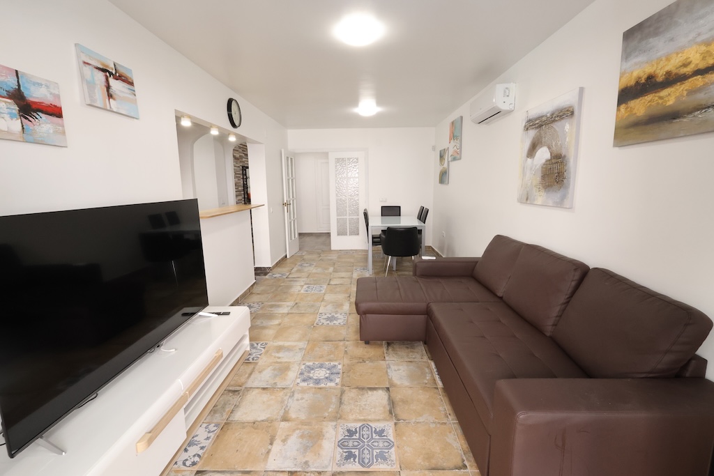AMPLIO APARTAMENTO DE 3 DORMITORIOS Y 3 BAÑOS CON TRES TERRAZAS Y PISCINA COMUNITARIA