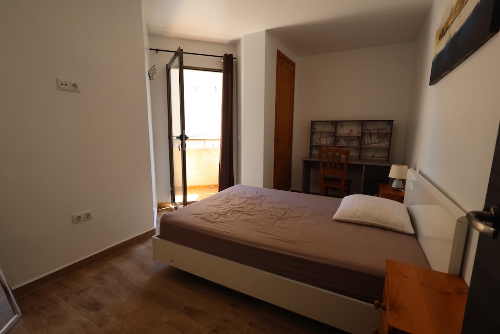 AMPLIO APARTAMENTO DE 3 DORMITORIOS Y 3 BAÑOS CON TRES TERRAZAS Y PISCINA COMUNITARIA