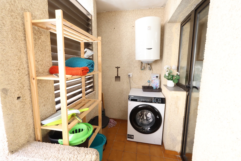AMPLIO APARTAMENTO DE 3 DORMITORIOS Y 3 BAÑOS CON TRES TERRAZAS Y PISCINA COMUNITARIA