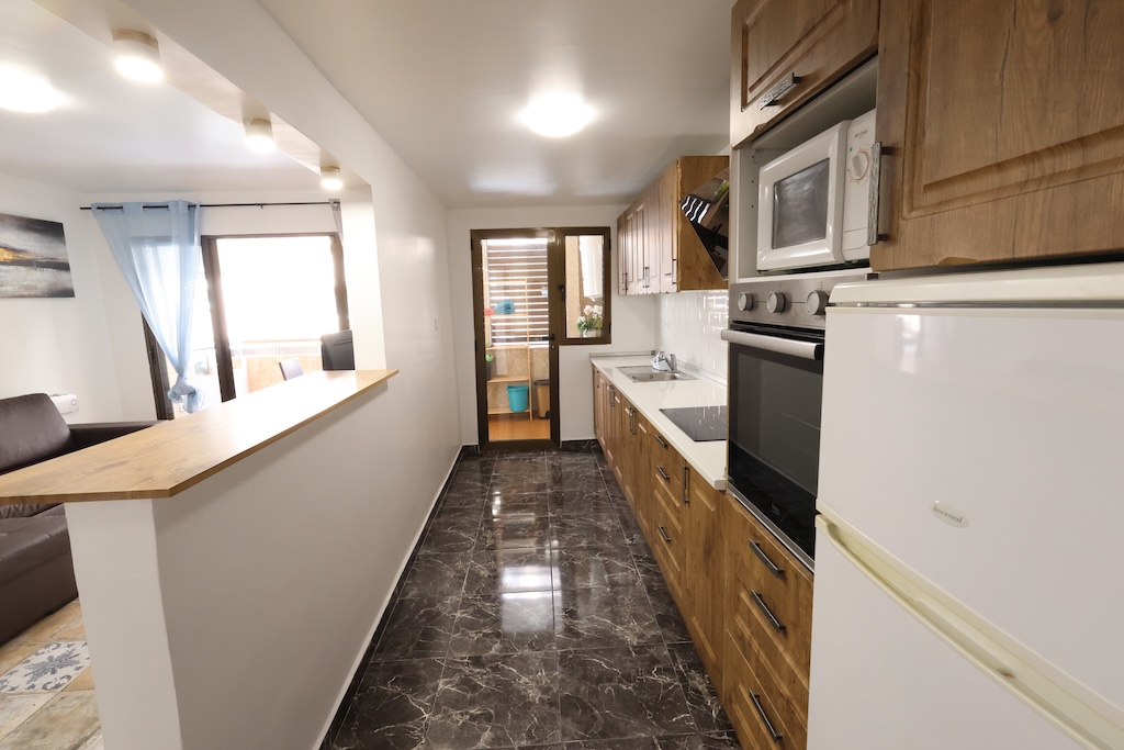 AMPLIO APARTAMENTO DE 3 DORMITORIOS Y 3 BAÑOS CON TRES TERRAZAS Y PISCINA COMUNITARIA