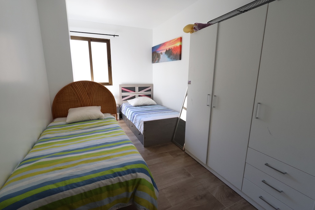 AMPLIO APARTAMENTO DE 3 DORMITORIOS Y 3 BAÑOS CON TRES TERRAZAS Y PISCINA COMUNITARIA