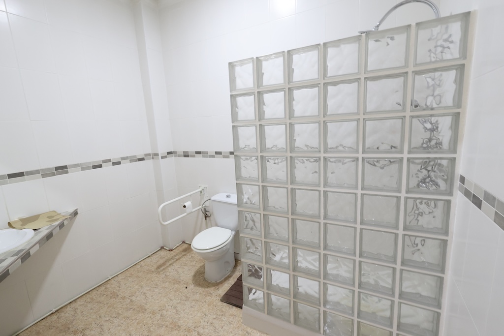 LOCAL DE 100 M² CON POSIBILIDAD DE CAMBIO DE USO A VIVIENDA Y COCHERA PRIVADA EN CALLE VILLA MADRID