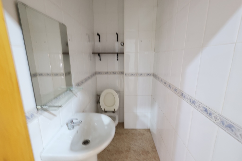 LOCAL DE 100 M² CON POSIBILIDAD DE CAMBIO DE USO A VIVIENDA Y COCHERA PRIVADA EN CALLE VILLA MADRID