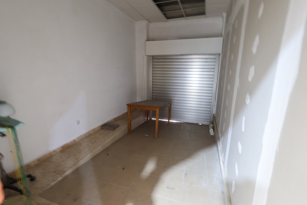 LOCAL DE 100 M² CON POSIBILIDAD DE CAMBIO DE USO A VIVIENDA Y COCHERA PRIVADA EN CALLE VILLA MADRID