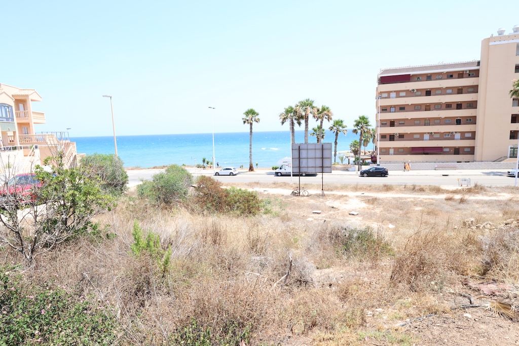 PARCELA HOTELERA EN PRIMERA LÍNEA DE MAR EN LA MATA CON PROYECTO PREAUTORIZADO