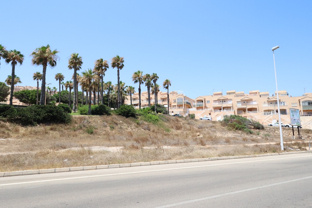 PARCELA HOTELERA EN PRIMERA LÍNEA DE MAR EN LA MATA CON PROYECTO PREAUTORIZADO