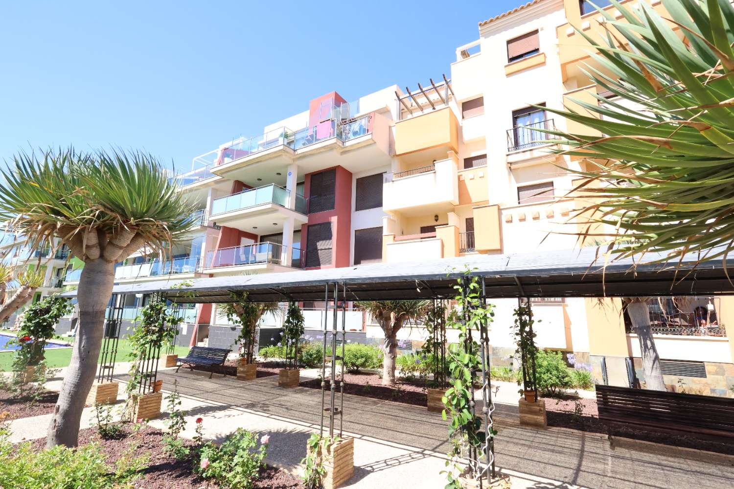 APARTAMENTO CON VISTAS AL MAR, GARAJE Y EXCLUSIVA ZONA SPA EN LOMAS DE CABO ROIG