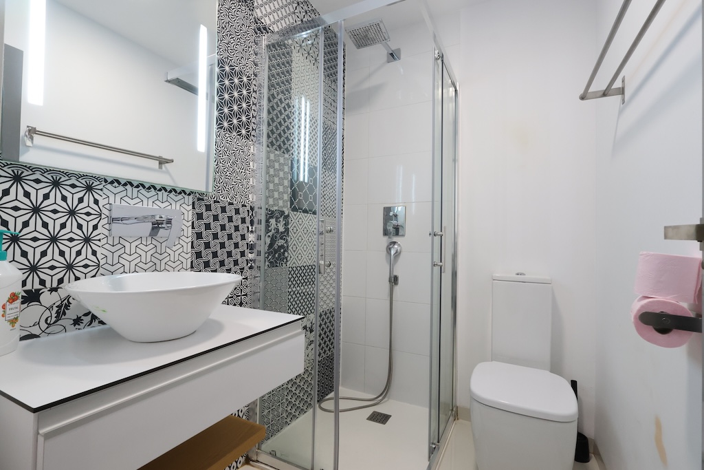 APARTAMENTO EN PLANTA BAJA ORIENTACIÓN SUR FRENTE A LAS PISCINAS EN TORRE DE LA HORADADA